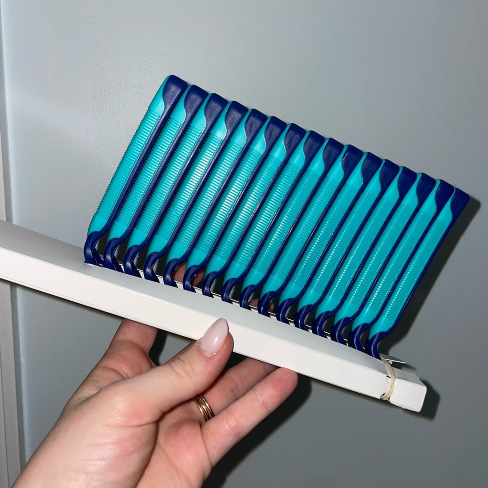 Blue and Teal Gillette Razors Set